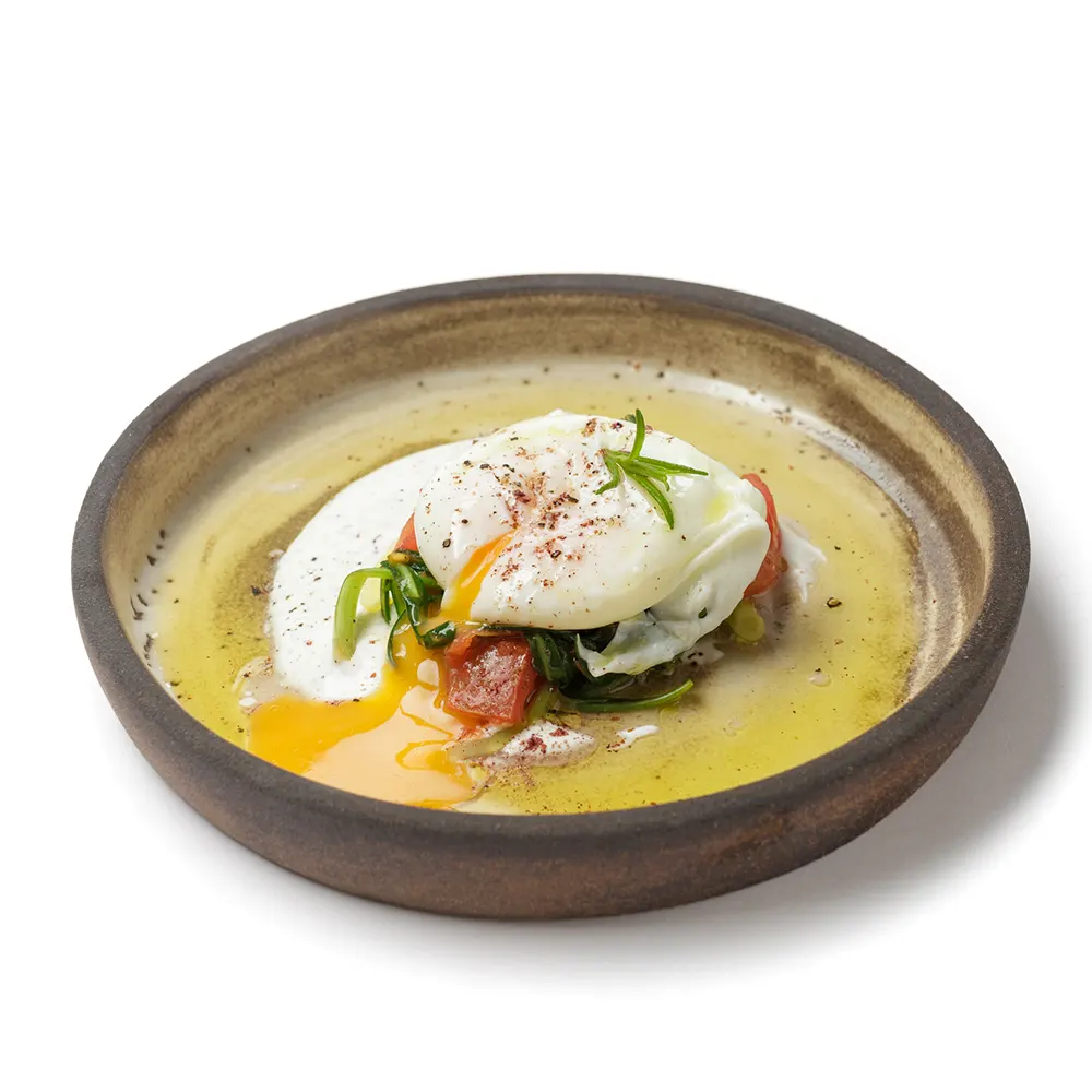 Συνταγή Βασίλης Λεονίδου Αυγά ποσέ με χόρτα και γιαούρτι και εξαιρετικό παρθένο ελαιόλαδο